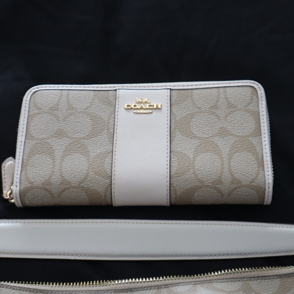 Coach: Elle Hobo in Signature Canvas & Accordion Zip Wallet in Signature Canvas - Picture 4 of 6